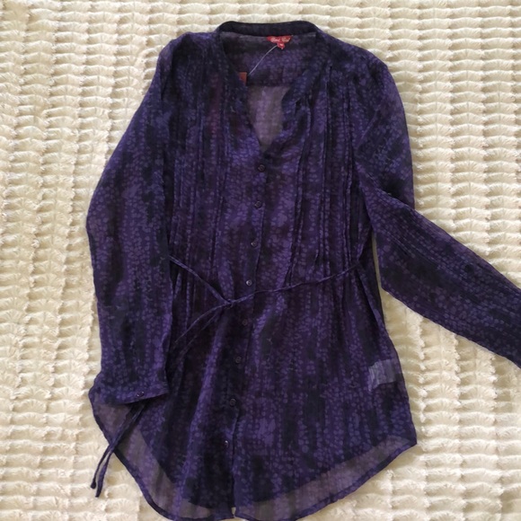 Lightweight purple button down blouse with tie - Picture 5 of 5